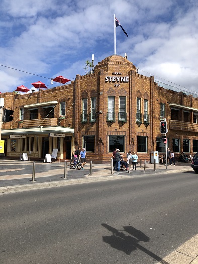 マンリービーチのパブSteyne Hotel