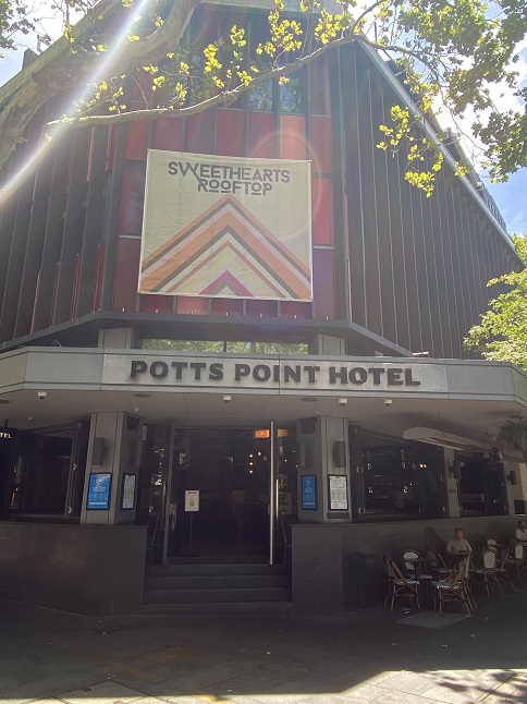 ハンプ バックパッカーズ近くのパブ「POTT POINT HOTEL」