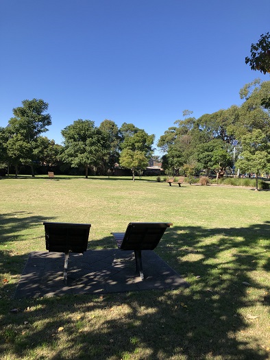 メリトン スイーツ カワード ストリート マスコット前の公園