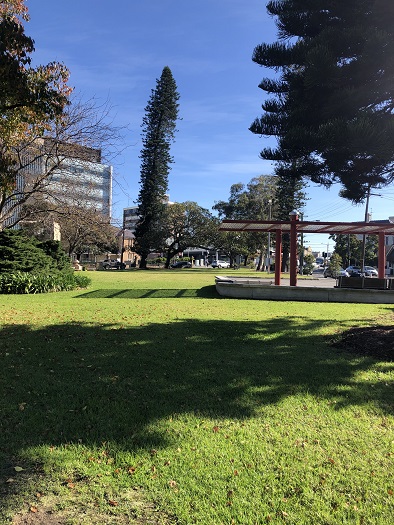 ロイヤル ホテル ランドウィックの前の公園