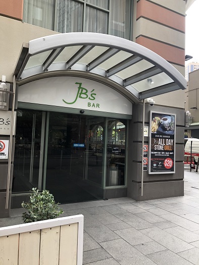 ホリデーインダーリングハーバー下の「JB's BAR」