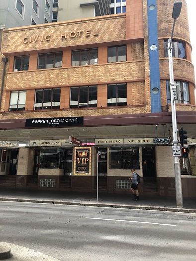 イビス シドニー ワールド スクエア前のパブ「CIVIC HOTEL」