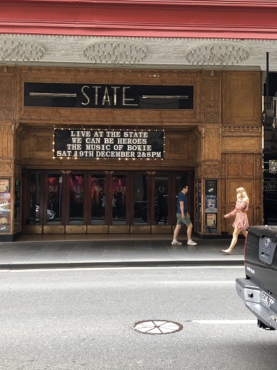 スイスホテルシドニーオンマーケットストリート前の「State Theatre」