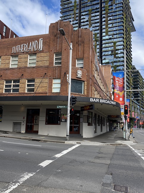 シドニーのパブ「バーブロードウェイ Bar Broadway」