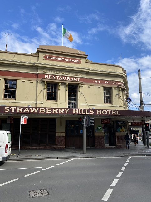 シドニーの歴史ある老舗パブ「ストロベリーヒルズホテル Strawberry Hills Hotel」