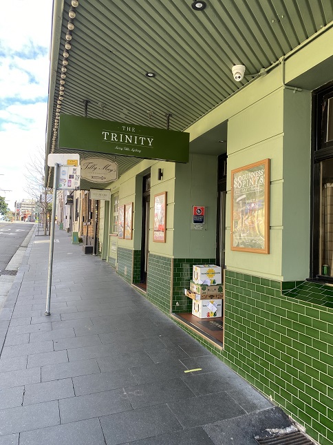 シドニーのパブ「トリニティーバー Trinity Bar」