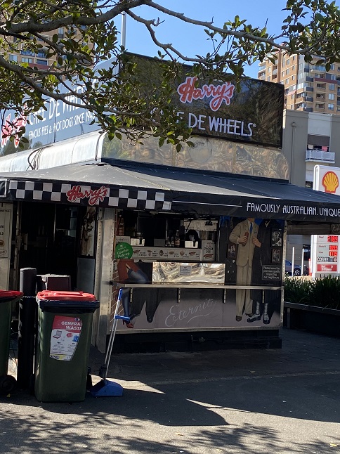 Woollo周辺のおすすめホットドック屋「ハリーズカフェ・デ・ホイールズ(Harry's Cafe De Wheels)」