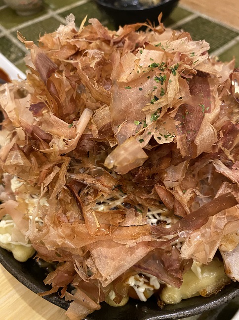 シドニーの居酒屋「Inase Sakaba」の広島風お好み焼き