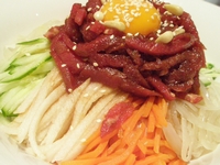 シティーの韓国料理レストラン「カフェC'Ya」のユッケビビンバ