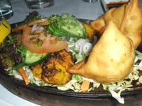 シドニーのサリーヒルズにあるインド料理レストランのマヤ・タンドーリ（Maya Tandoori）の前菜メニューのTandoori Mixed Sizzler、おすすめ