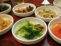 イーストウッドの韓国料理レストランのサービスディッシュ
