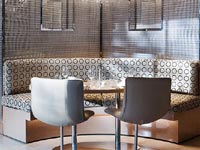 �V�h�j�[���X�g����Steel Bar & Grill