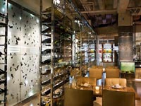�V�h�j�[���X�g����Steel Bar & Grill