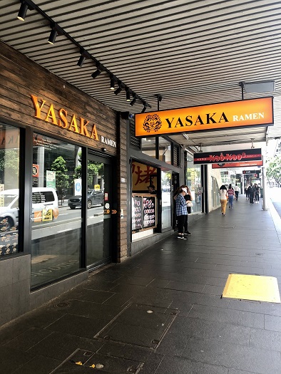 シドニーのラーメン屋　Yasaka Ramenの入り口
