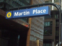 シドニーの電車のマークの駅の標識
