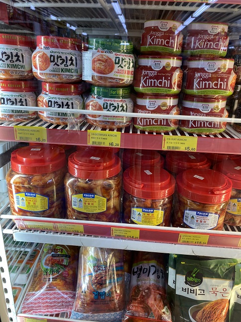 Chatswoodの韓国系スーパーマーケット「Asiana Grocery」のキムチ