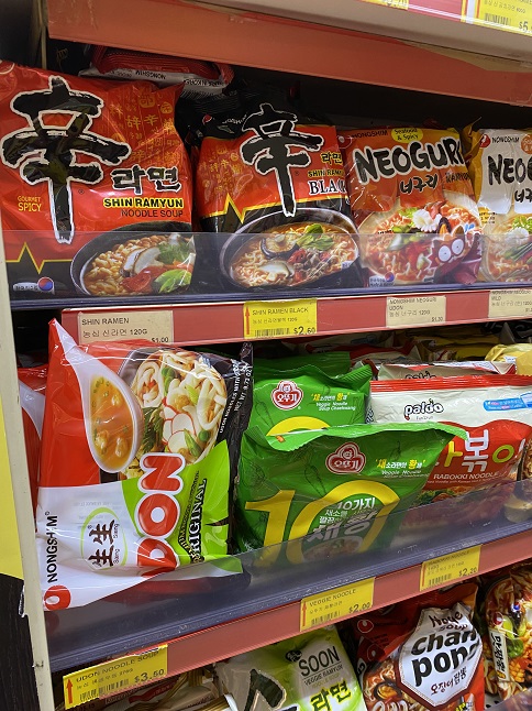 Chatswoodの韓国系スーパーマーケット「Asiana Grocery」のインスタントヌードル
