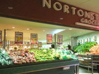 おいしいイタリア食材を買うなら「ノートン・プラザ（Norton Plaza）内のNorton St Grocer」